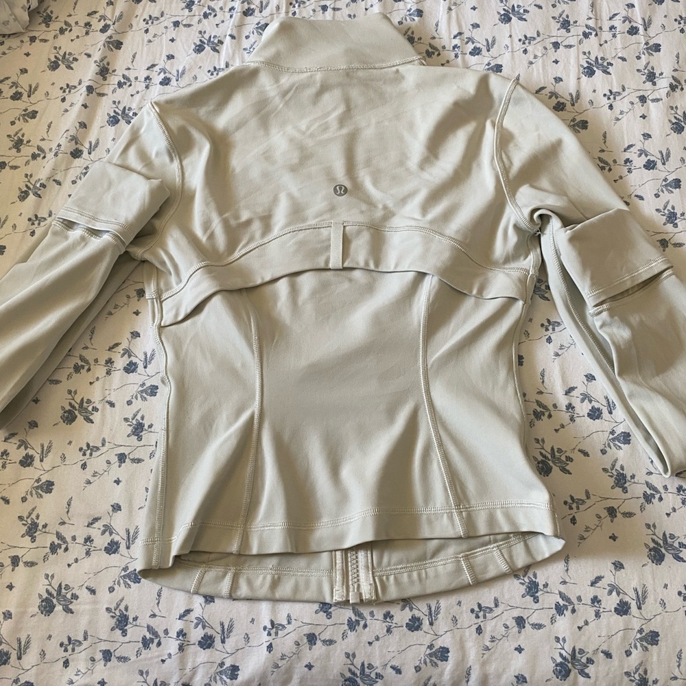SOLD Lululemon define cropped jacket